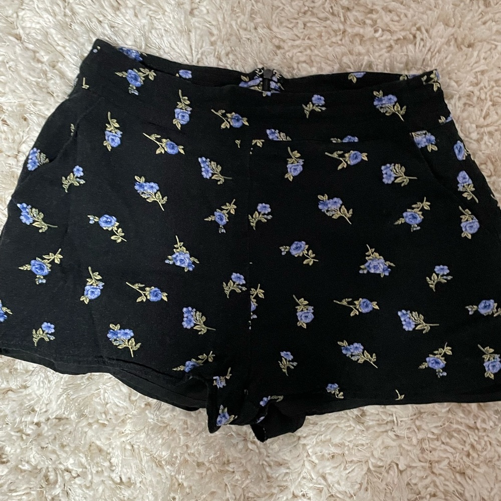 black and blue floral shorts, forever 21, women’s small